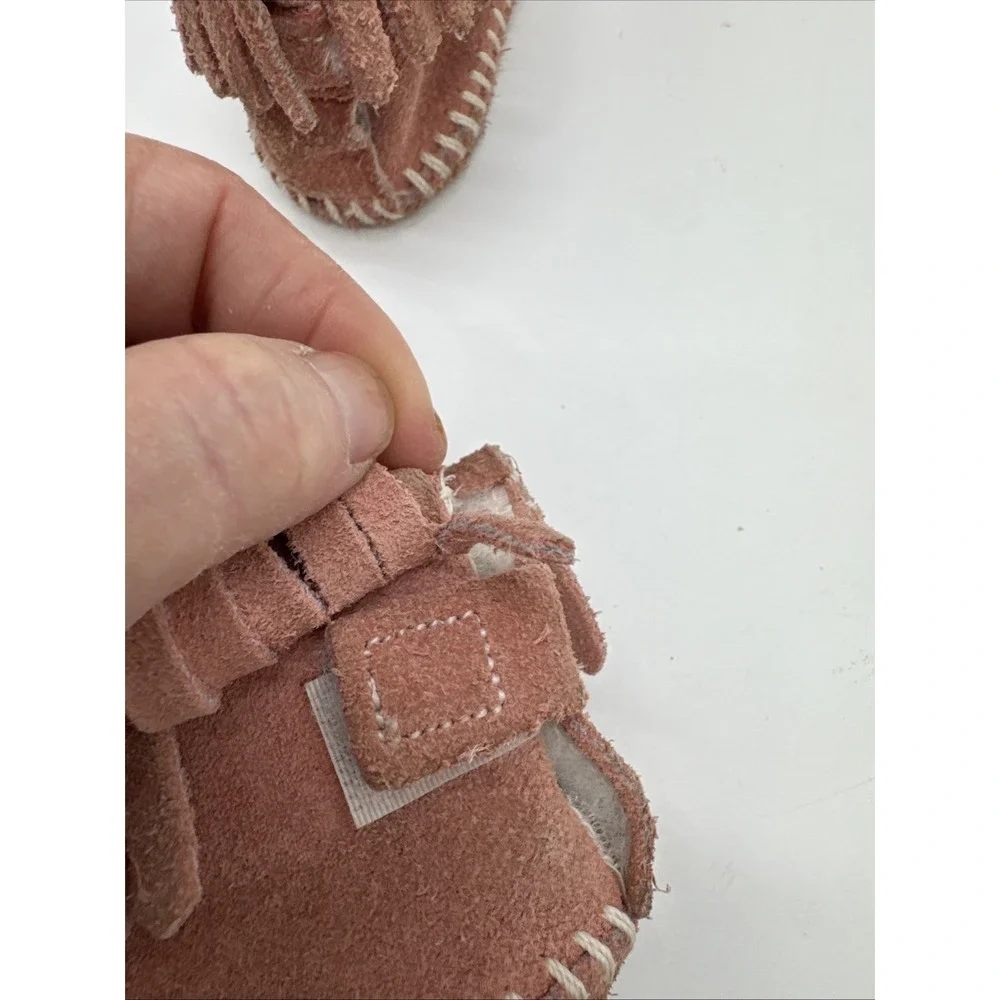 MINNETONKA‎ Size 2 Baby Moccasin Booties Pink Tassel Fringe  Leather